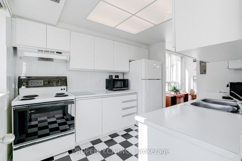 Photo 12 at 1401 - 7 Bishop Avenue, Newtonbrook East, Toronto