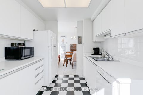 Photo 13 at 1401 - 7 Bishop Avenue, Newtonbrook East, Toronto