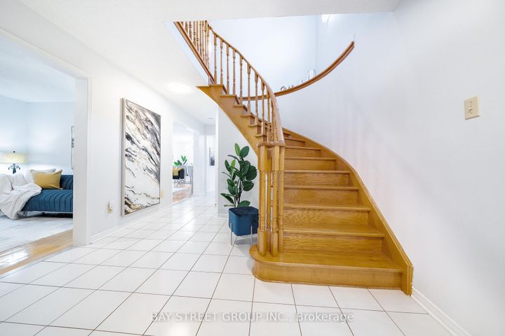 Photo 4 at 80 Summitcrest Drive, Devonsleigh, Richmond Hill