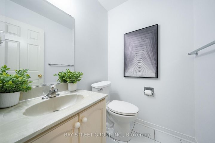 Photo 6 at 80 Summitcrest Drive, Devonsleigh, Richmond Hill