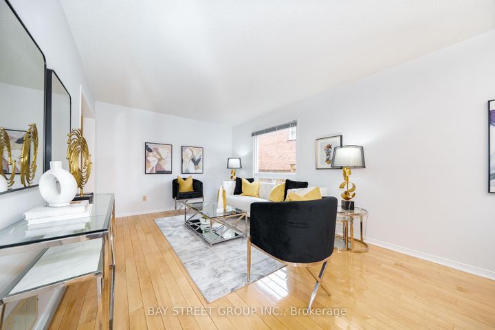 Photo 9 at 80 Summitcrest Drive, Devonsleigh, Richmond Hill