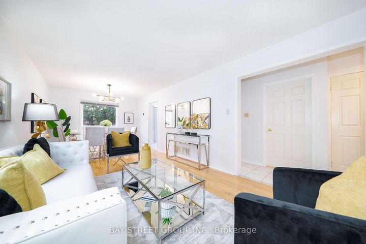 Photo 11 at 80 Summitcrest Drive, Devonsleigh, Richmond Hill