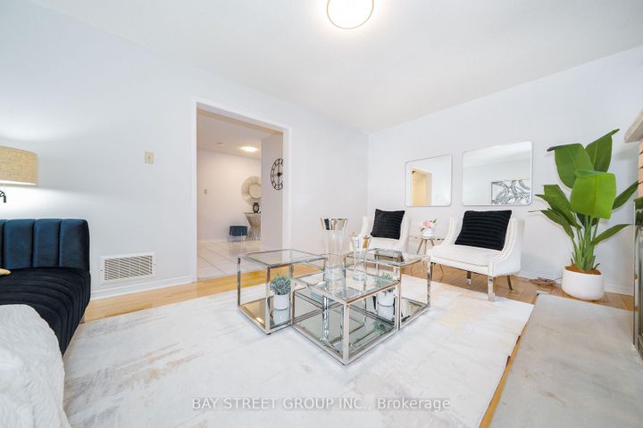 Photo 13 at 80 Summitcrest Drive, Devonsleigh, Richmond Hill