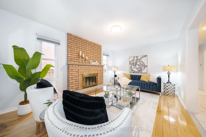 Photo 14 at 80 Summitcrest Drive, Devonsleigh, Richmond Hill