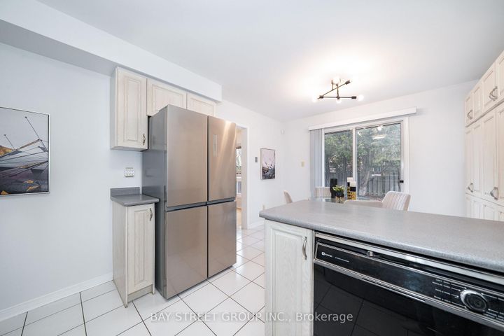 Photo 21 at 80 Summitcrest Drive, Devonsleigh, Richmond Hill