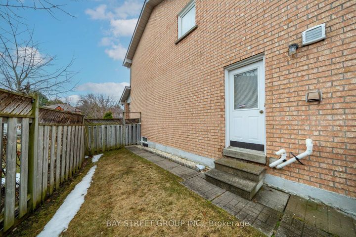 Photo 34 at 80 Summitcrest Drive, Devonsleigh, Richmond Hill