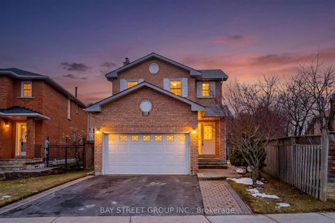 Photo 1 at 80 Summitcrest Drive, Devonsleigh, Richmond Hill