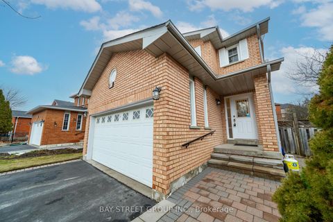 Photo 3 at 80 Summitcrest Drive, Devonsleigh, Richmond Hill