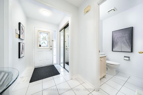 Photo 5 at 80 Summitcrest Drive, Devonsleigh, Richmond Hill