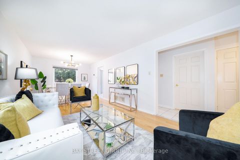 Photo 11 at 80 Summitcrest Drive, Devonsleigh, Richmond Hill