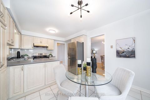 Photo 16 at 80 Summitcrest Drive, Devonsleigh, Richmond Hill