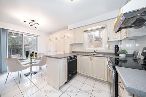 Photo 17 at 80 Summitcrest Drive, Devonsleigh, Richmond Hill