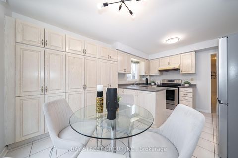 Photo 20 at 80 Summitcrest Drive, Devonsleigh, Richmond Hill