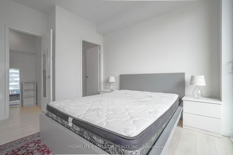 Photo 16 at 2002 - 8 Eglinton Avenue E, Mount Pleasant West, Toronto