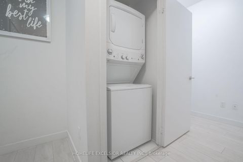 Photo 22 at 2002 - 8 Eglinton Avenue E, Mount Pleasant West, Toronto