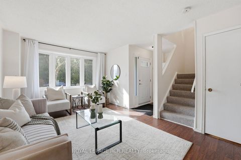 Photo 4 at 812 Greenfield Crescent, Leslie Valley, Newmarket