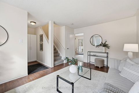 Photo 5 at 812 Greenfield Crescent, Leslie Valley, Newmarket