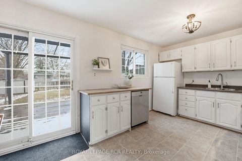 Photo 9 at 812 Greenfield Crescent, Leslie Valley, Newmarket