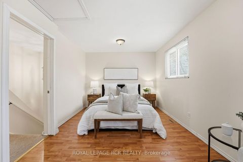 Photo 11 at 812 Greenfield Crescent, Leslie Valley, Newmarket