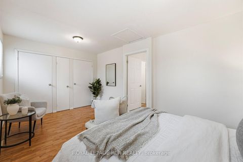 Photo 13 at 812 Greenfield Crescent, Leslie Valley, Newmarket