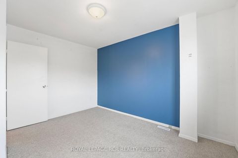 Photo 16 at 812 Greenfield Crescent, Leslie Valley, Newmarket