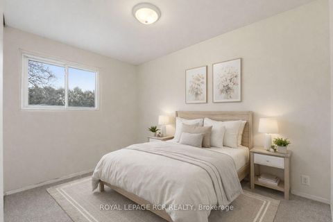 Photo 18 at 812 Greenfield Crescent, Leslie Valley, Newmarket