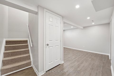 Photo 21 at 812 Greenfield Crescent, Leslie Valley, Newmarket