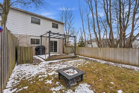 Photo 29 at 812 Greenfield Crescent, Leslie Valley, Newmarket