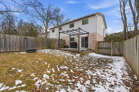 Photo 30 at 812 Greenfield Crescent, Leslie Valley, Newmarket