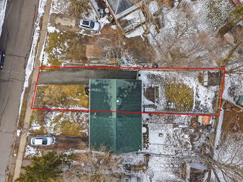 Photo 34 at 812 Greenfield Crescent, Leslie Valley, Newmarket