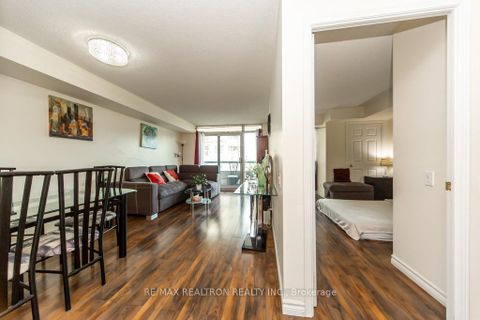Photo 9 at 306 - 5 Emerald Lane, Yorkhill, Vaughan