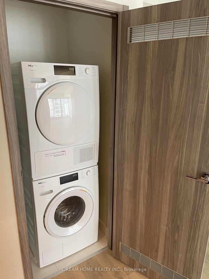 Photo 8 at 701 - 85 McMahon Drive, Bayview Village, Toronto