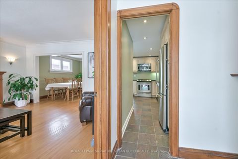 Photo 3 at 8 Fairside Avenue, East York, Toronto