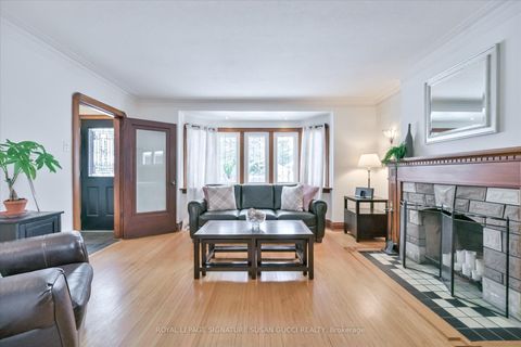 Photo 5 at 8 Fairside Avenue, East York, Toronto