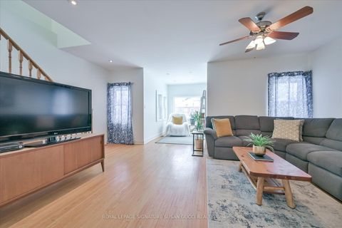 Photo 12 at 8 Fairside Avenue, East York, Toronto