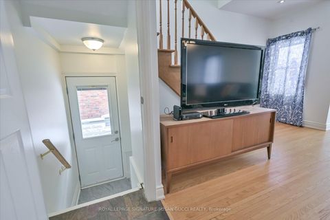 Photo 30 at 8 Fairside Avenue, East York, Toronto