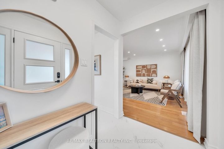 Photo 2 at 109 Brian Drive, Pleasant View, Toronto