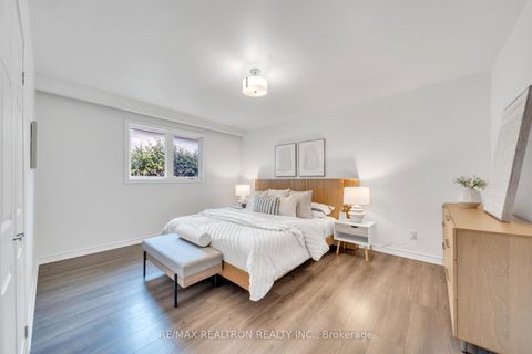 Photo 11 at 109 Brian Drive, Pleasant View, Toronto