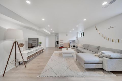 Photo 18 at 109 Brian Drive, Pleasant View, Toronto