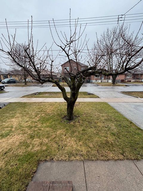 Photo 4 at 14 Ashmore Avenue, Queensway, Toronto