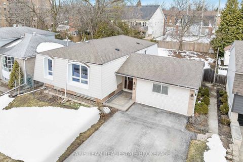 Photo 1 at 20 Indian Arrow Road, North Shore, Barrie