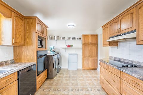 Photo 6 at 20 Indian Arrow Road, North Shore, Barrie