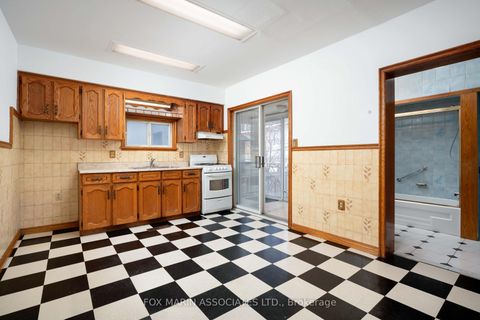 Photo 14 at 38 Bellwoods Avenue, Bellwoods, Toronto