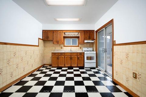 Photo 15 at 38 Bellwoods Avenue, Bellwoods, Toronto