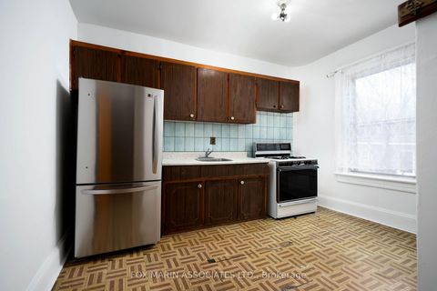 Photo 27 at 38 Bellwoods Avenue, Bellwoods, Toronto