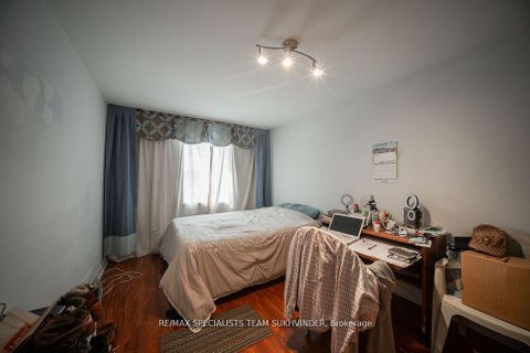 Photo 6 at 19 Buttonwood Avenue, Mount Dennis, Toronto