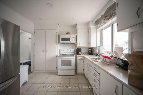 Photo 16 at 19 Buttonwood Avenue, Mount Dennis, Toronto