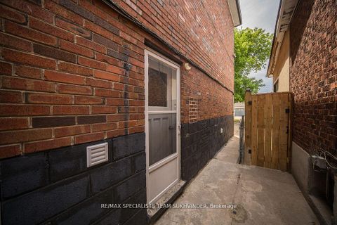 Photo 23 at 19 Buttonwood Avenue, Mount Dennis, Toronto