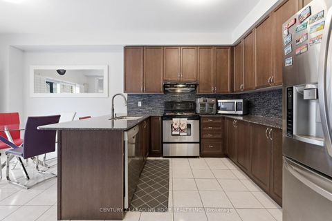 Photo 4 at 101 Monarchy Street, Shore, Barrie