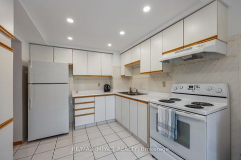 Photo 3 at 820 Bennett Crescent, Pinecrest, Oshawa